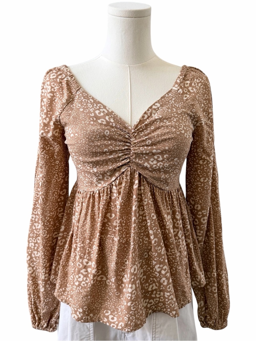 Japna Peplum Blouse Womens Size M Beige Animal Print Boho Smocked Babydoll Top - Picture 2 of 11